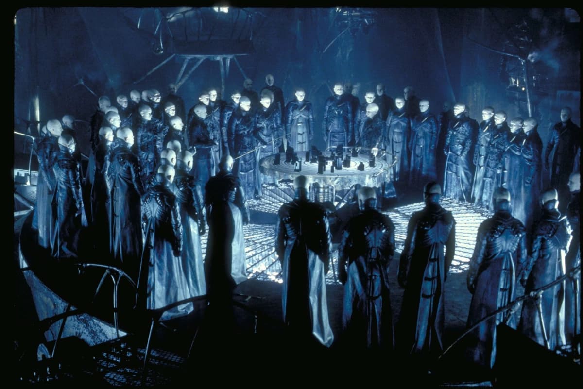 Thành Phố Bóng Đêm (Dark City)